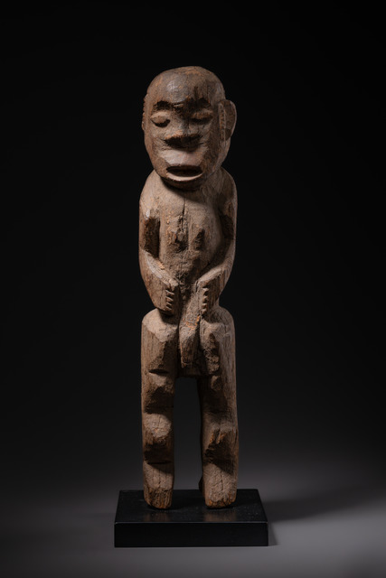 Standing male figure, Nigeria, Mbembe, Size: H: 53,5 cm (H: 21.1 inch), ID: 3052787