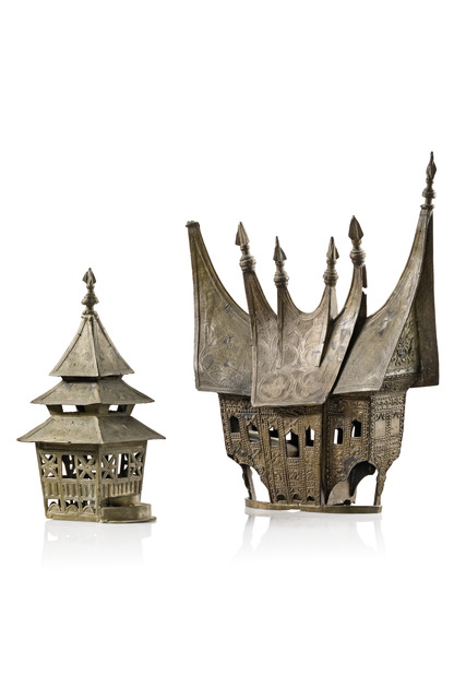 Model of a main house "rumah gadang" with mosque, Indonesia - Sumatra, Minangkabau, Size: M: 32 cm x 27,6 cm 22 cm x 9,5 cm (M: 12.6 inch x 10.9 inch 8.7 inch x 3.7 inch), ID: 3052887