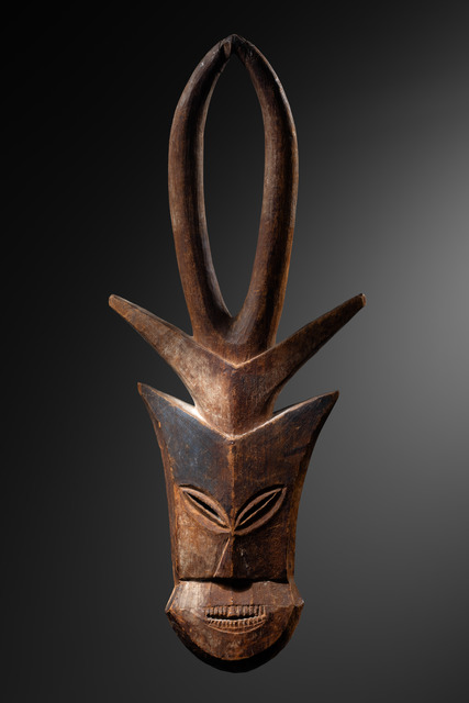 Rare anthropo-zoomorphic mask, Gabon, Kwele, Size: H: 37 cm (H: 14.6 inch), ID: 3052833