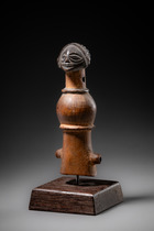 Anthropomorphic flute / whistle "kasengosengo", D. R. Congo, Chokwe, Size: H: 9 cm (H: 3.5 inch), ID: 3052831 - 7/8