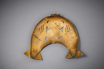 Pendentif avec extrémités en forme d'ailerons de poisson, Ghana, Akan, Taille: H: 8,5 cm B: 8,8 cm (H: 3.3 inch B: 3.5 inch), ID: 3052823 - 2/2