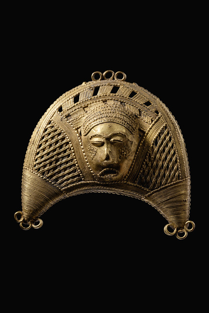 Mask-face pendant, Ghana, Akan / Côte d'Ivoire, Baule, Size: H: 7,5 cm B: 7,5 cm (H: 3.0 inch B: 3.0 inch), ID: 3052806