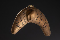 Pendentif avec visage anthropomorphe, Ghana, Akan / Côte d'Ivoire, Baule, Taille: H: 8 cm B: 10,8 cm (H: 3.1 inch B: 10,3.1 inch), ID: 3052808 - 2/2