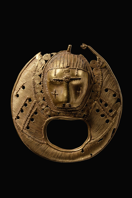 Pendant with anthropomorphic face, Ghana, Akan / Côte d'Ivoire, Baule, Size: H: 9,4 cm B: 8,5 cm (H: 3.7 inch B: 3.3 inch), ID: 3052809