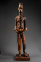 Male shrine figure "alusi", Nigeria, Igbo, Size: H: 150 cm (H: 59.1 inch), ID: 3052866 - 2/5