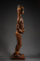 Male shrine figure "alusi", Nigeria, Igbo, Size: H: 150 cm (H: 59.1 inch), ID: 3052866 - 4/5