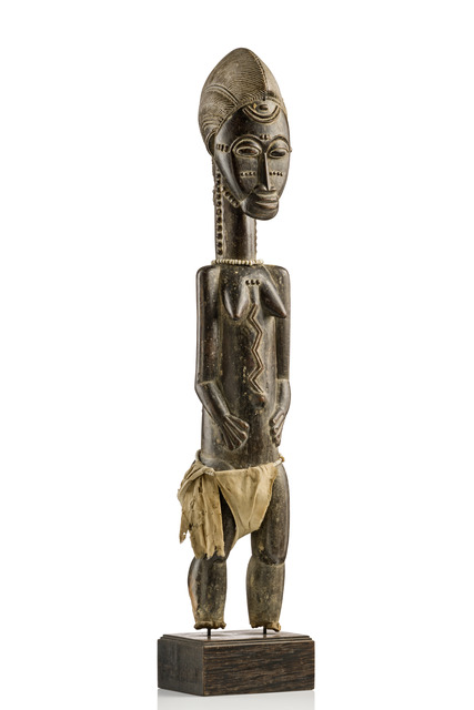 Female figure "asie usu", Côte d'Ivoire, Baule, Size: H: 49,5 cm (H: 19.5 inch), ID: 3052875