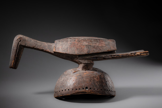 Helmet crest with bird figure, Nigeria, Yoruba / Ijebu, Size: L: 46 cm (L: 18.1 inch), ID: 3052874