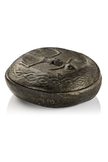 Oracle box with animal motif, Nigeria, Yoruba, Size: D: 43 cm (D: 16.9 inch), ID: 3052882