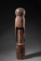 Male shrine figure "tchitcherik sakwa" (pl. "tchitcheri sakap"), Togo, Moba, Size: H: 109,5 cm (H: 43.1 inch), ID: 3052879 - 3/6