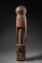 Male shrine figure "tchitcherik sakwa" (pl. "tchitcheri sakap"), Togo, Moba, Size: H: 109,5 cm (H: 43.1 inch), ID: 3052879 - 4/6