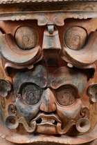 Urne monumentale, période classique, env. 400 - 800 apr. J.-C., Guatemala, Hautes Terres de l’Ouest, K’iche’ Maya (Quiché), Taille: H: 77,5 cm D: 68 cm B: 81 cm (with lateral flanges) (H: 30.5 inch D: 26.8 inch B: 31.9 inch (with lateral flanges)), ID: 3052914 - 3/3