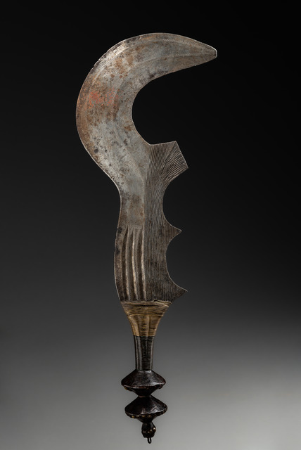Cult and execution knife "ngulu", "mbulu" or "m´boutou", D. R. Congo, Ngombe, Size: H: 57 cm (H: 22.4 inch), ID: 3052916