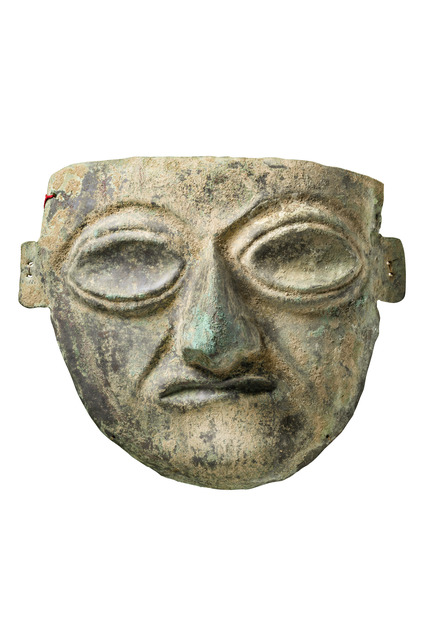 Large mummy mask, Early Intermediate Period, ca. 100 BC - 700 AD, Peru, Moche, Size: H: 22,5 cm, B: 26 cm (H: 8.9 inch, B: 10.2 inch), ID: 3052945