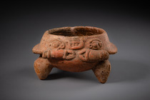 Tripod vessel in the shape of a crab, Period V, ca. 500 - 800 AD, Costa Rica, Highlands or Atlantic slope, Size: H: 8,5 cm (H: 3.3 inch), ID: 3052961 - 2/6