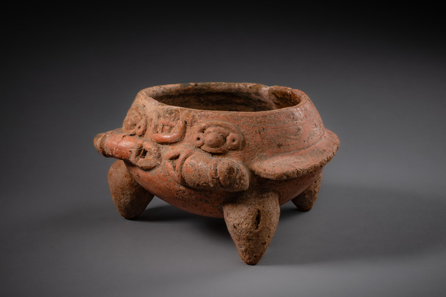 Tripod vessel in the shape of a crab, Period V, ca. 500 - 800 AD, Costa Rica, Highlands or Atlantic slope, Size: H: 8,5 cm (H: 3.3 inch), ID: 3052961