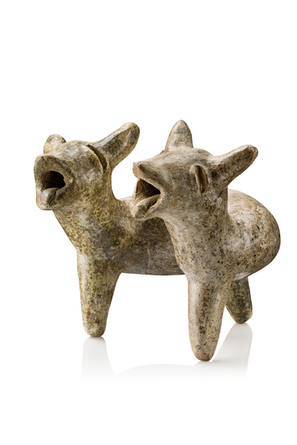 Tripod, double-headed dog, ca. 200 BC - AD 300, Mexico, Jalisco, Size: H: 11 cm, B: 13,5 cm (H: 4.3 inch, B: 5.3 inch), ID: 3052975