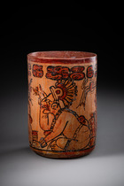 Vase cylindrique polychrome avec scène d'enema, période classique tardive, env. 700 - 900 apr. J.-C., Guatemala, Petén, Maya, Taille: H: 15,4 cm D: 10,5 cm (H: 6.1 inch D: 4.1 inch), ID: 3052983 - 6/6