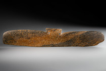 Pectoral en forme de chauve-souris, env. 900 -1200 apr. J.-C., Colombie, Tairona, Taille: L: 45 cm, H: 8 cm (L: 17.7 inch, H: 3.1 inch), ID: 3053015 - 3/3