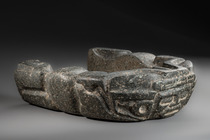 Yoke en relief "yugo", Période classique, 600 - 900 apr. J.-C., Mexique, Veracruz, Taille: L: 40,5 cm, B: 30,5 cm (L: 15.9 inch, B: 12.0 inch), ID: 3053017 - 2/6