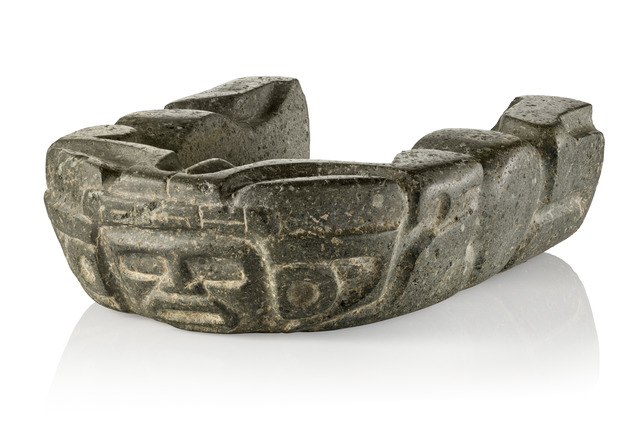 Yoke "yugo" with decor in relief, Classic Period, 600 - 900 AD, Mexico, Veracruz, Size: L: 40,5 cm, B: 30,5 cm (L: 15.9 inch, B: 12.0 inch), ID: 3053017