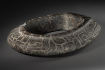 Closed yoke (“yugo”), Classic Period, ca. 450 - 900 AD, Mexico, Veracruz, Size: H: 48,5 cm B: 39,5 cm (H: 19.1 inch B: 15.6 inch), ID: 3053018 - 4/7