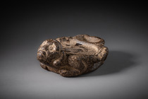 Snuff tray, Pre-Classical or Proto-Classical period, ca. 400 BC - 300 AD, Guatemala, K’iche’ Maya (Quiché), Size: H: 6,5 cm L: 16,5 cm (H: 2.6 inch L: 12.6 inch), ID: 3053021 - 2/7