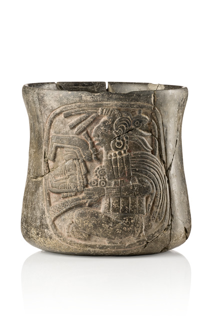 Cylinder vessel, Classic Period, ca. 250 - 550 AD, Mexico, Maya, Size: H: 13,5 cm D: 13 cm - 14 cm (H: 5.3 inch D: 5.1 inch - 5.5 inch), ID: 3053022