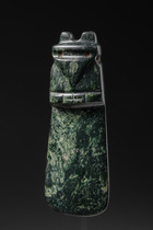 Pendentif anthropo-zoomorphe en forme de hache, 500 - 1000 apr. J.-C., Costa Rica, Guanacaste-Nicoya, Taille: H: 10,8 cm (H: 4.3 inch), ID: 3053048 - 2/4