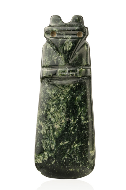 Anthropo-zoomorphic axe-shaped pendant, 500 - 1000 AD, Costa Rica, Guanacaste-Nicoya, Size: H: 10,8 cm (H: 4.3 inch), ID: 3053048