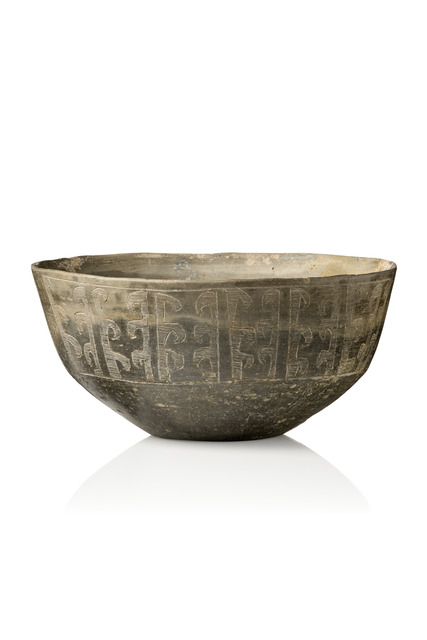 Clay bowl, Middle Ceramic Period, ca. 600 - 1000 AD, Argentina, Province Catamarca, Aguada, Size: H: 9,5 cm, D: 20,5 cm (H: 3.7 inch, D: 8.1 inch), ID: 3053060