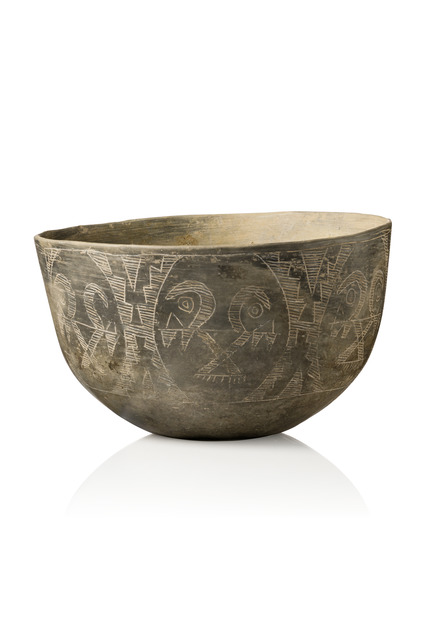 Large bowl, Middle Ceramic Period, ca. 600 - 1000 AD, Argentina, Catamarca Province, Aguada,, Size: H: 11 cm, D: 20 cm (H: 4.3 inch, D: 7.9 inch), ID: 3053061