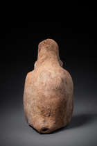Ocarina en forme de femme assise, période classique tardive, vers 600–900 apr. J.-C., Mexique, Jaina, Taille: H: 10 cm (H: 3.9 inch), ID: 3052931 - 4/5