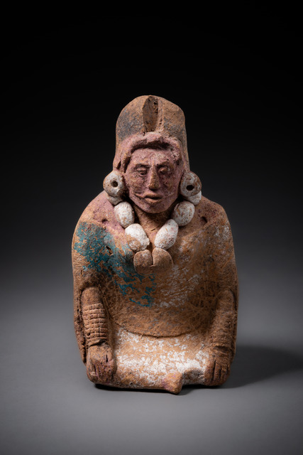 Okarina in Gestalt einer sitzenden Frau, Späte Klassische Periode, ca. 600 - 900 n.Chr., Mexiko, Jaina, Größe: H: 10 cm (H: 3.9 inch), ID: 3052931