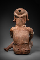 Figure masculine assise, période protoclassique, vers 100 av. J.-C. – 250 apr. J.-C., Mexique, Nayarit, Taille: H: 47 cm (H: 18.5 inch), ID: 3053091 - 4/6