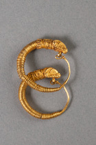 Two earrings, 3rd - 2nd century BC, Greek / Hellenistic, Size: D: 2,8 cm / 3 cm (außen / outside) (D: 1.1 inch / 1.2 inch (außen / outside)), ID: 3053106 - 3/3
