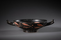 Trinkschale mit Seitengriffen "kylix", ca. 350 v.Chr., Süditalien / Magna Graecia, Xenon, Größe: H: 5 cm, B: 21 cm, D: 15,5 cm (H: 2.0 inch, B: 8.3 inch, D: 15,2.0 inch), ID: 3053280 - 3/7