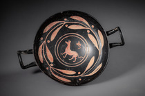 Trinkschale mit Seitengriffen "kylix", ca. 350 v.Chr., Süditalien / Magna Graecia, Xenon, Größe: H: 5 cm, B: 21 cm, D: 15,5 cm (H: 2.0 inch, B: 8.3 inch, D: 15,2.0 inch), ID: 3053280 - 6/7
