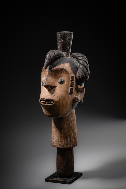 Anthropomorphic dance crest, Nigeria, Igbo, Size: H: 40,5 cm (H: 15.9 inch), ID: 3053121