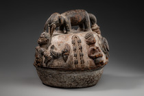 Lidded bowl for "ifa" oracle implements, Nigeria, Yoruba, artist probably Ogundeji, Size: D: 34,5 cm (D: 13.6 inch), ID: 3053112 - 2/7