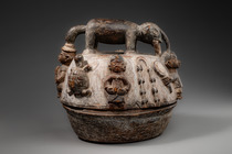 Lidded bowl for "ifa" oracle implements, Nigeria, Yoruba, artist probably Ogundeji, Size: D: 34,5 cm (D: 13.6 inch), ID: 3053112 - 3/7