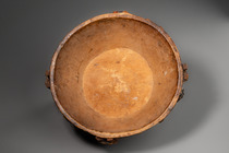Lidded bowl for "ifa" oracle implements, Nigeria, Yoruba, artist probably Ogundeji, Size: D: 34,5 cm (D: 13.6 inch), ID: 3053112 - 6/7