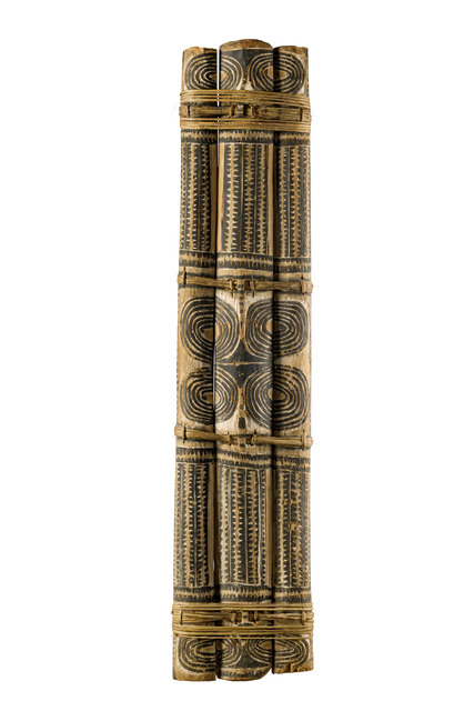 War shield, Papua New Guinea - Bismarck Archipel - New Britain - Arawe, Size: H: 130 cm B: 27 cm (H: 51.2 inch B: 10.6 inch), ID: 3053169