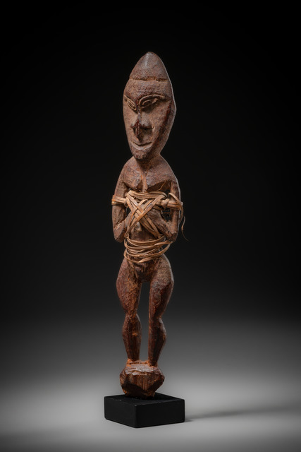 Standing figure, Papua New Guinea - Sepik, Size: H: 29,5 cm (H: 11.6 inch), ID: 3053152