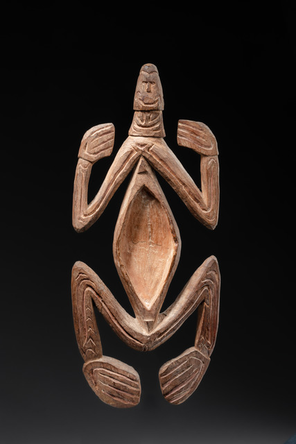 Flat anthropomorphic bowl, West New Guinea / West Papua (Irian Jaya), Asmat, Size: L: 38,5 cm (L: 15.2 inch), ID: 3053223