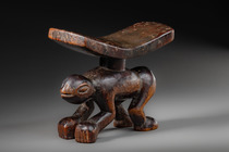Appui-nuque zoomorphe "musaw", R. D. Congo, Yaka, Taille: H: 15,5 cm, L: 18 cm (H: 6.1 inch, L: 7.1 inch), ID: 3053145 - 3/7