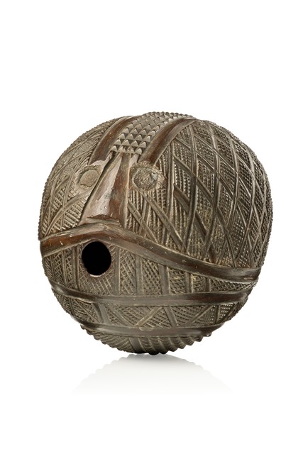 Anthropomorphically carved coconut, Tonga, Size: D: 12 cm (D: 4.7 inch), ID: 3053191