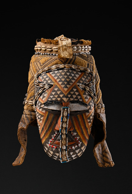 Mask "ngady mwaash", D. R. Congo, Kuba, Size: H: 37 cm (H: 14.6 inch), ID: 3053143