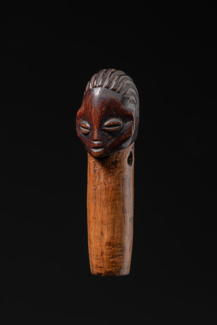 Anthropomorphic flute, D. R. Congo, Ngbandi, Size: H: 10 cm (H: 3.9 inch), ID: 3053202