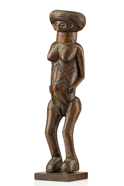 Standing female figure, D. R. Congo, Chokwe, Size: H: 41 cm (H: 16.1 inch), ID: 3053165